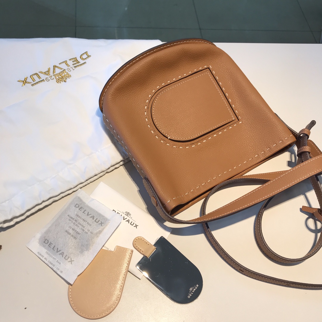 델보 팽 미니 버킷 크로스백